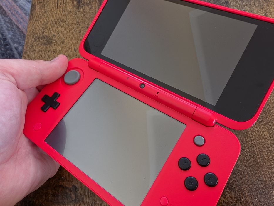 New Nintendo 2DS XL Pokeball CFW