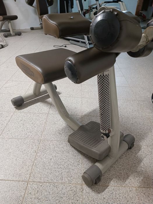 Ginásio Technogym com 9 máquinas