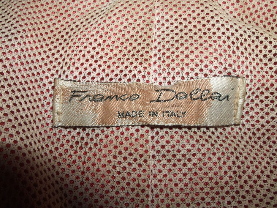 Продам червону жіночу шкіряну куртка Franko Dallai