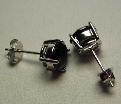 Srebrne kolczyki czarne cyrkonie 7,7 mm. sztyfty