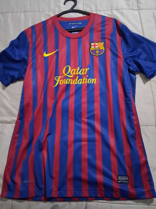 Várias camisolas futebol.