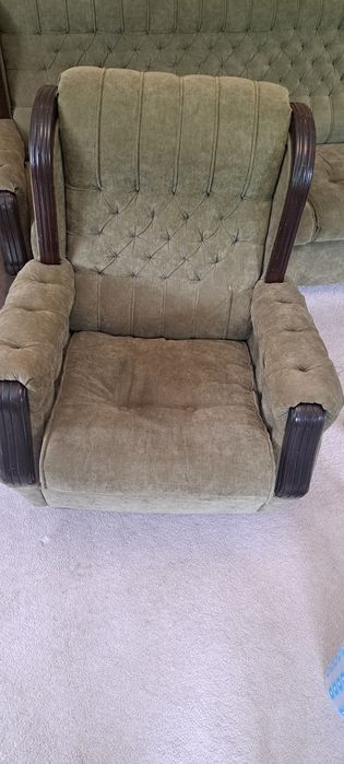 Продам розкладний диван і 2 крісла.(Клара)