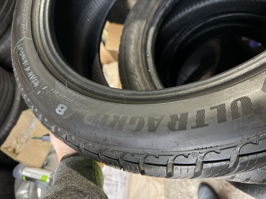 245/45/18 Goodyear UltraGrip 8 Performance 245/45 R18 100V XL MOE Run Flat *