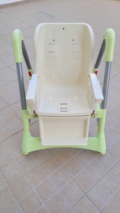 Cadeira de refeição de bebé