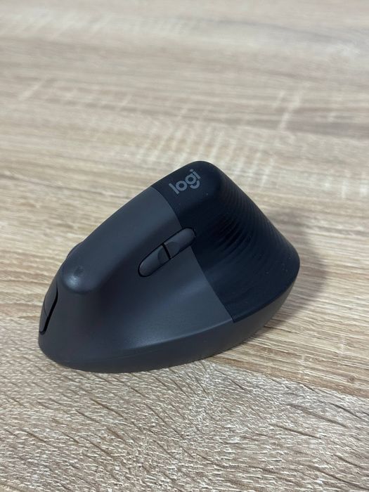 Бездротова миша Logitech Lift Ergonomic Vertical Graphite (910-006473)