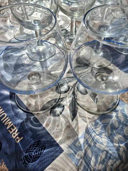 Copos de vinho novos