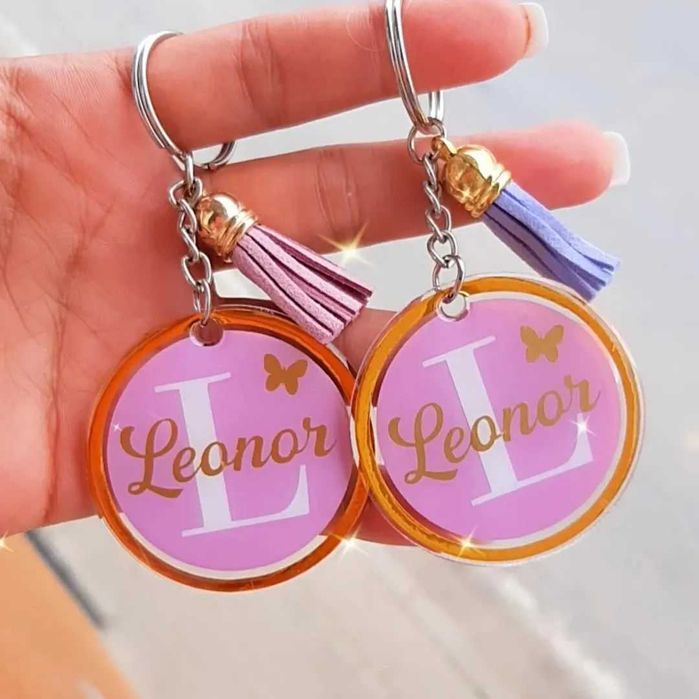 Chaveiro com borla / nome e inicial / presente perfeito