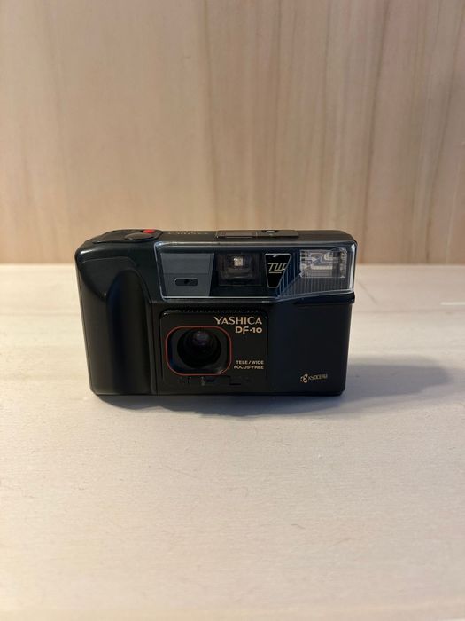 Camera fotográfica Yashica DF-10