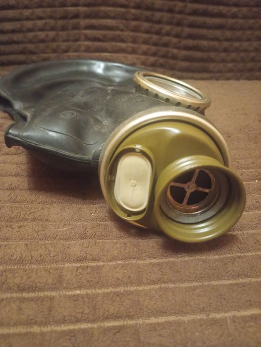 Продам два комплекта противогаза ШМП!