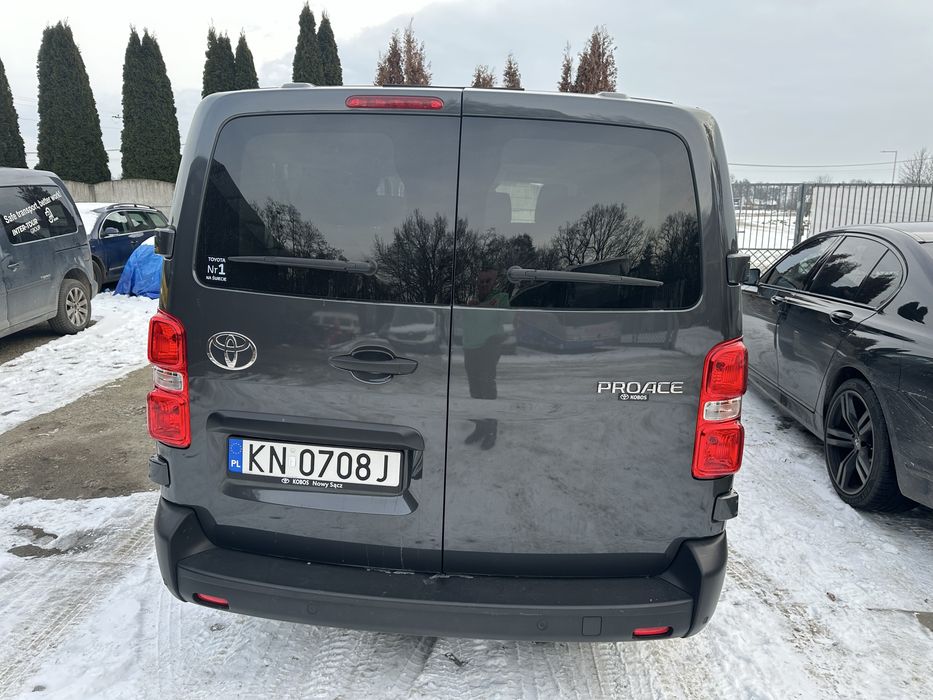 Długoterminowy Wynajem Busów 9 osobowych