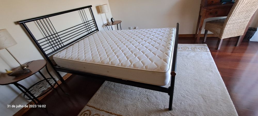 Cama com colchão