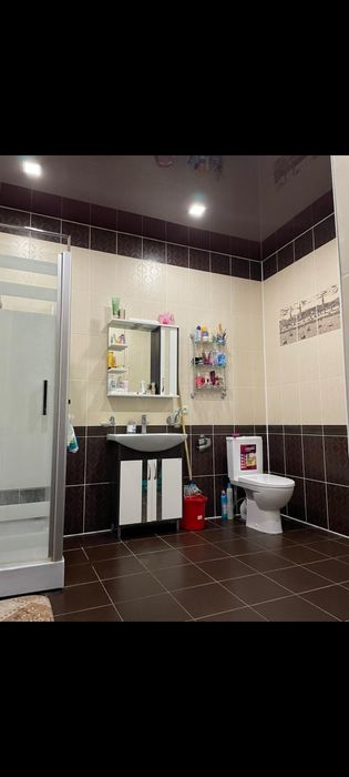Продам  двоповерховий будинок  р-н  аврів