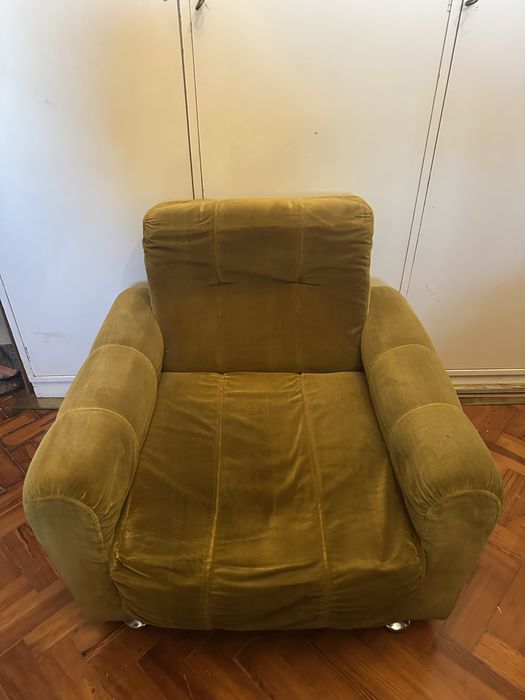 Sofá de veludo vintage (dois disponíveis)