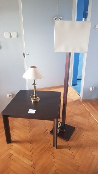 Lampa stojąca pokojowa.