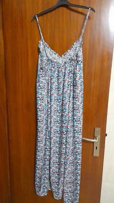 Vestido comprido, em padrão floral, tam. XL - Evima