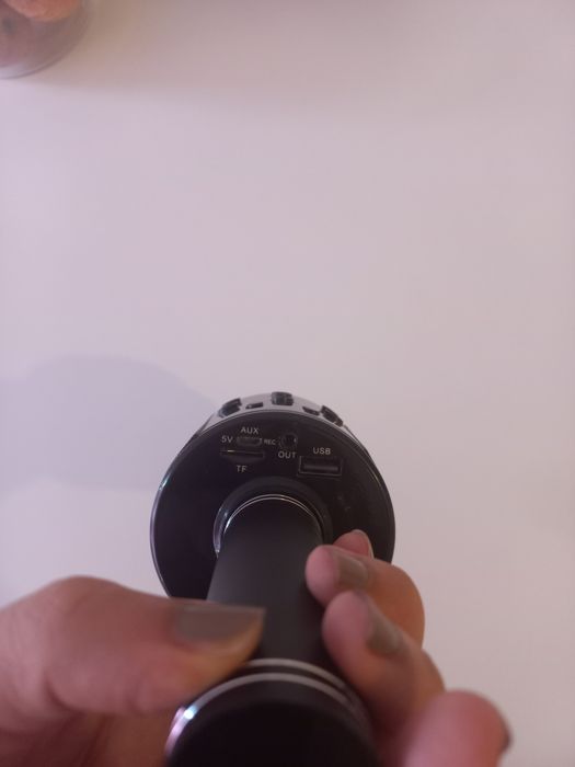 Micro karaoke preto com bluetooth