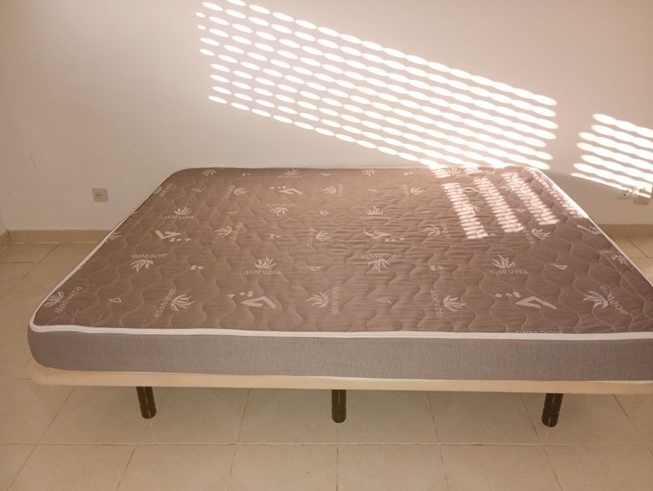 Estrutura de cama + colchão