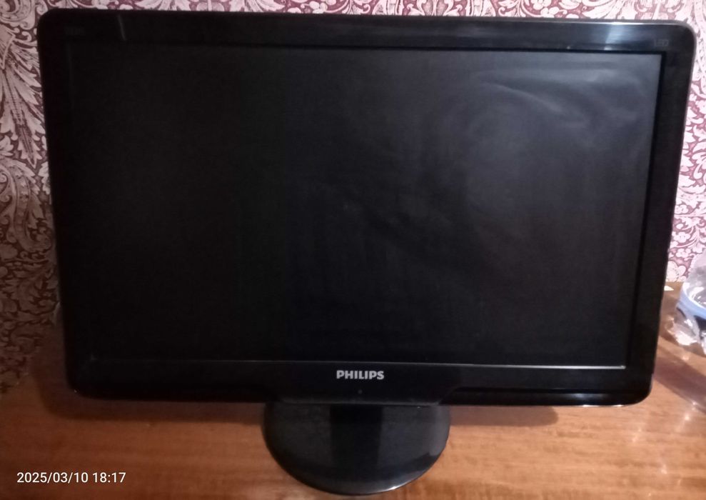 Монітор 22" PHILIPS 222EL2SB/00 . Гарний стан .