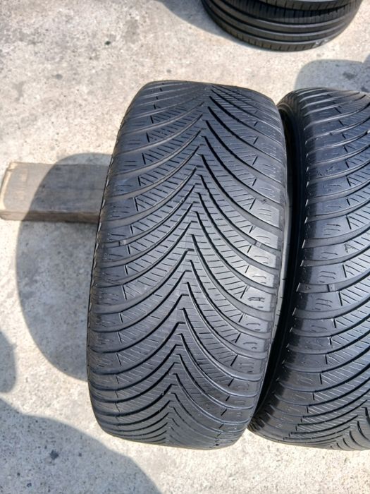 Opony wielosezonowe 235 45 R17 Kumho Solus 4s