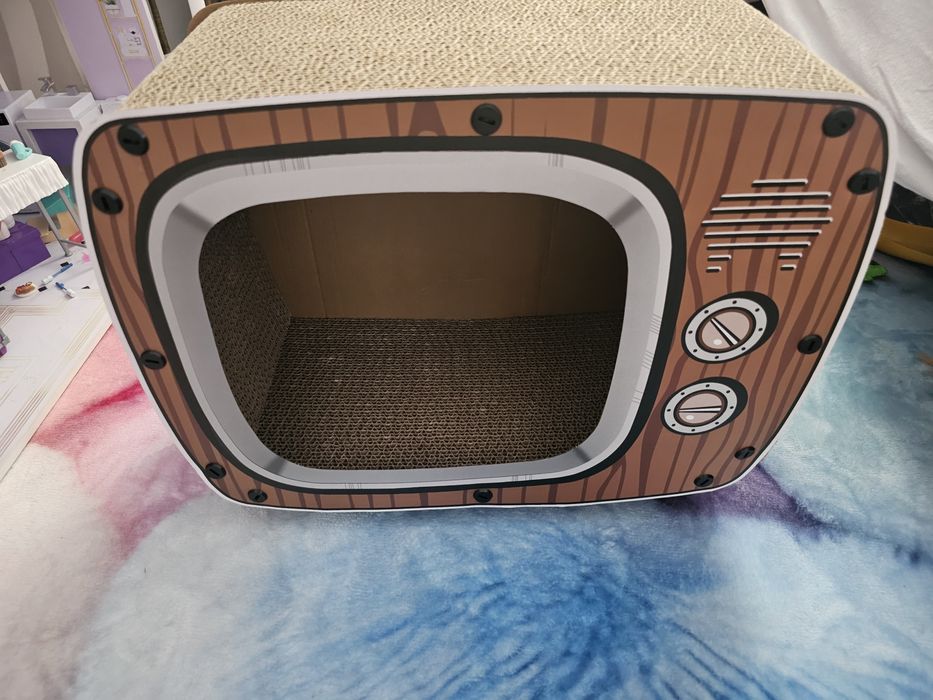 Domek dla kota telewizor