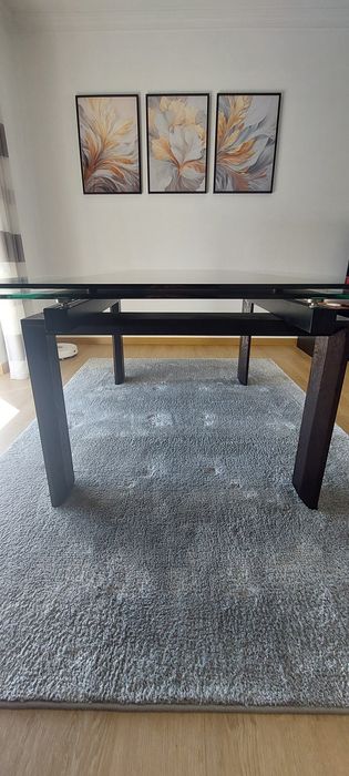 Mesa em vidro e madeira wengue