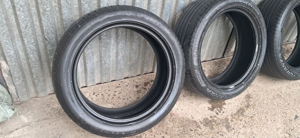 Продам шини Bridgestone Turanza TOO5L 205/50R17