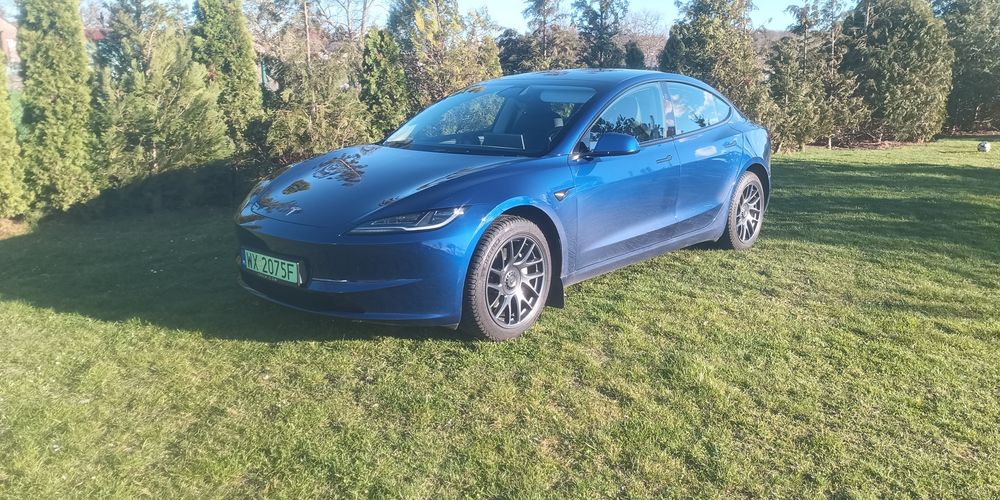 Transport osób TESLA – komfort, cisza