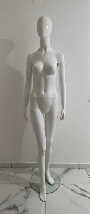 Manequim completo branco com base