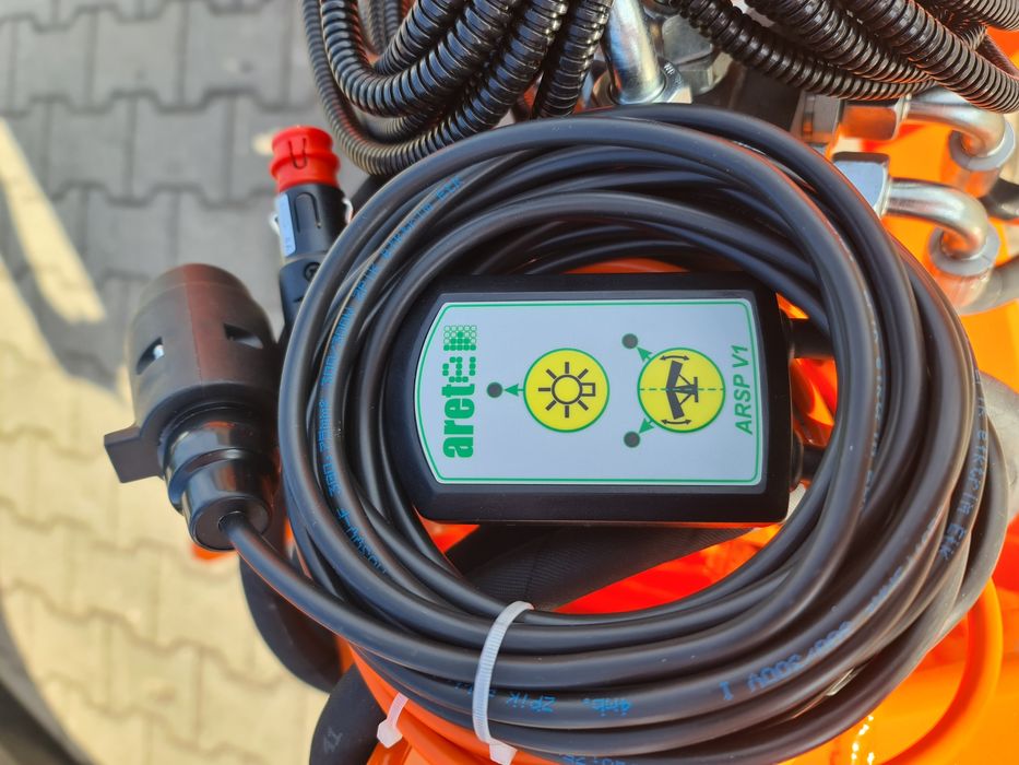 Pług do śniegu sterowny hydraulicznie, amortyzacja lemiesza, LED TUZ