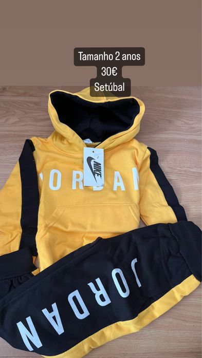 Fatos de treino crinça