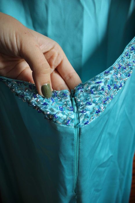 Сдам в аренду, продам голубое вечернее платье с вышивкой ручной работы