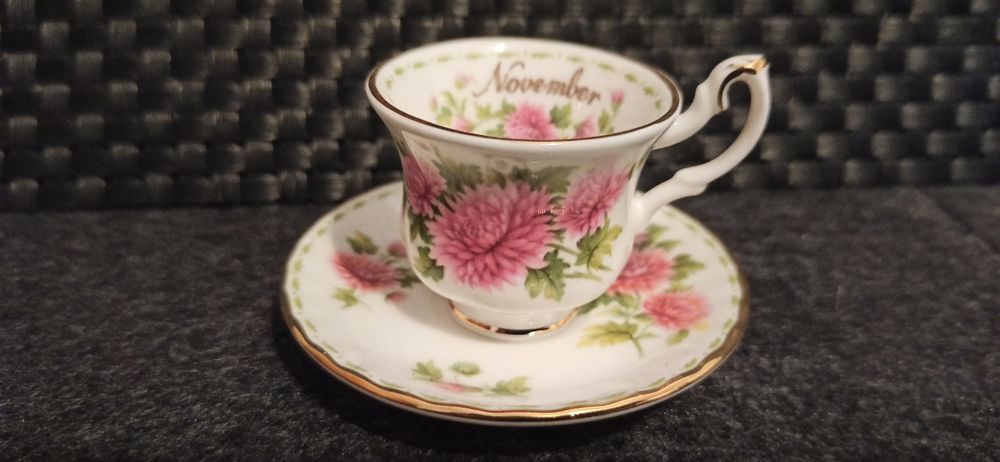 Porcelana Anglia Royal Albert Chryzantema, Listopad  DUO