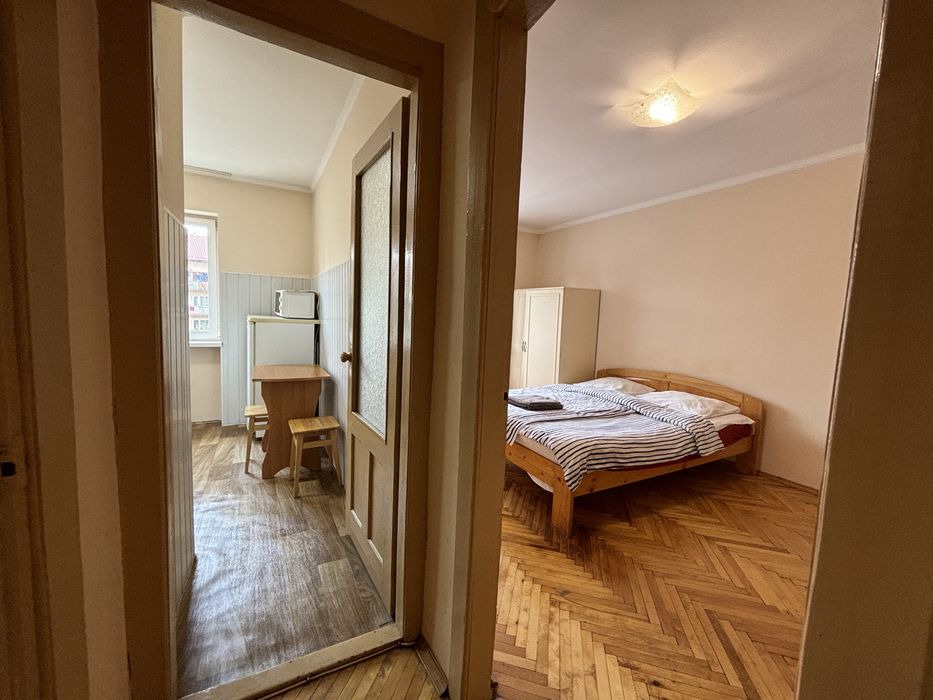 Однокімнатна квартира подобово біля собору