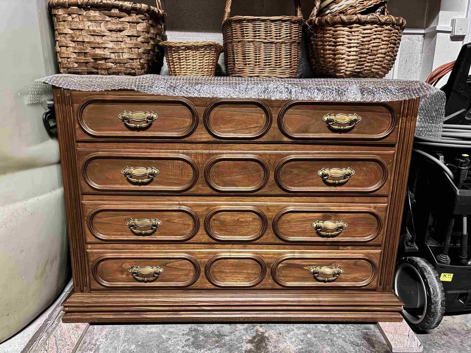 Conjunto roupeiro, espelho, cômoda e mesas de cabeceira madeira maciça