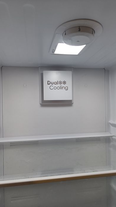 Двухкамерный холодильник Beко в идеальном состоянии.