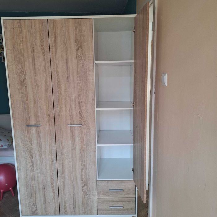 Szafa trzydrzwiowa z szufladami