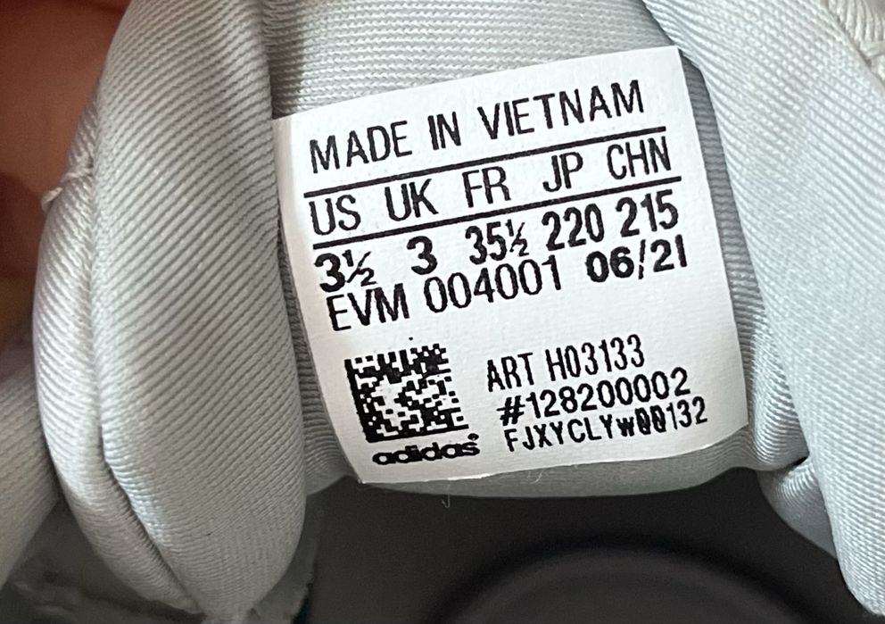 Кросівки жіночі adidas ozelia