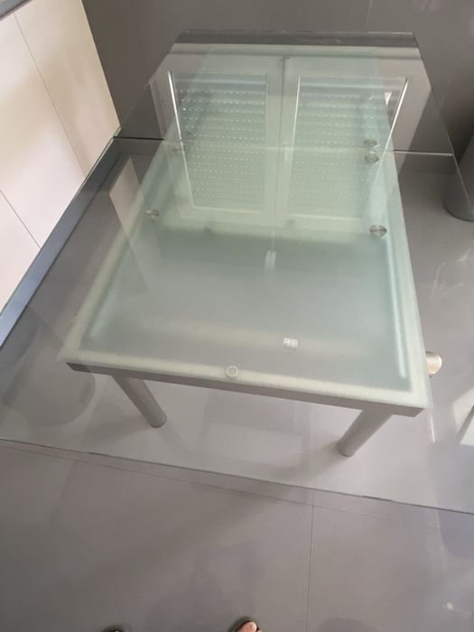 Mesa de vidro extensível 1,50m → 2,15m | Inox escovado | Excelente estado