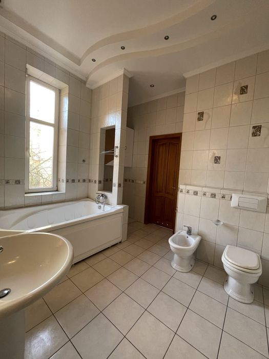 Продаж квартири в австрійському будинку франківський р-н