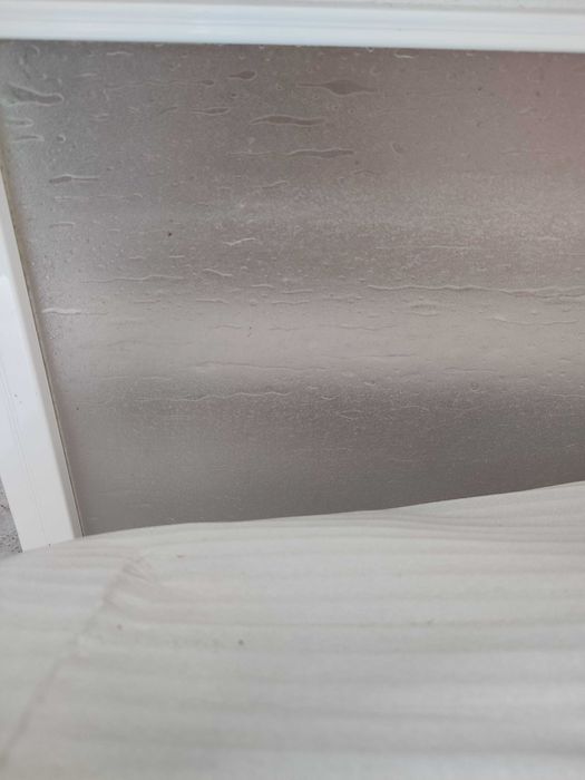 Várias louças de casa de banho
