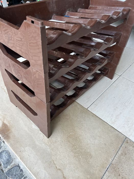 Garrafeira PVC em bom estado