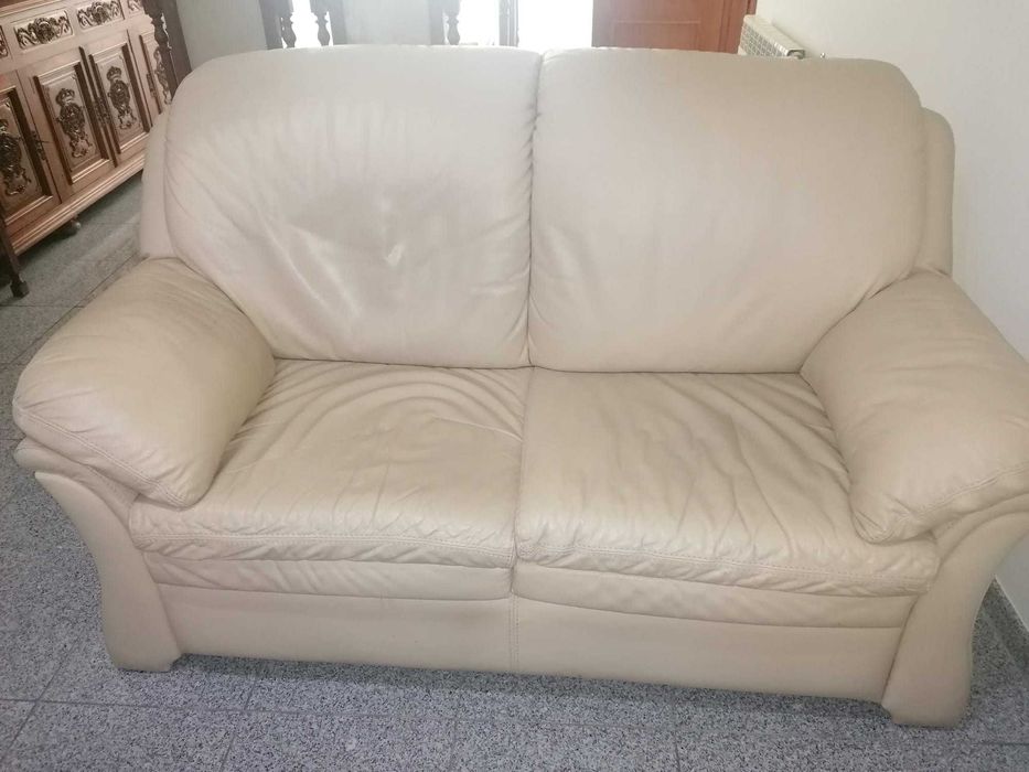 3 Sofás Pele Genuína