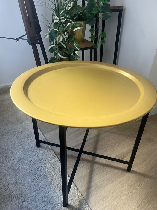 Mesa de apoio dourada