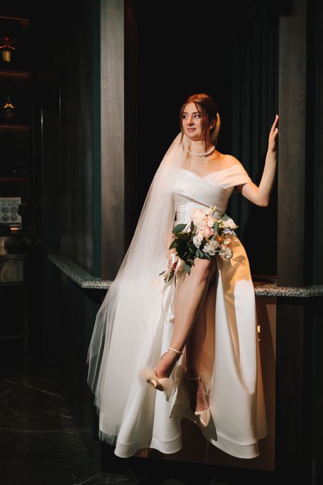 Весільна сукня (атлас)