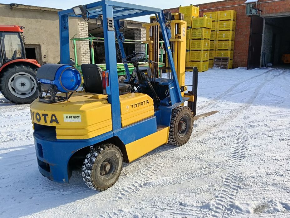 Wózek widłowy Toyota 2,5T