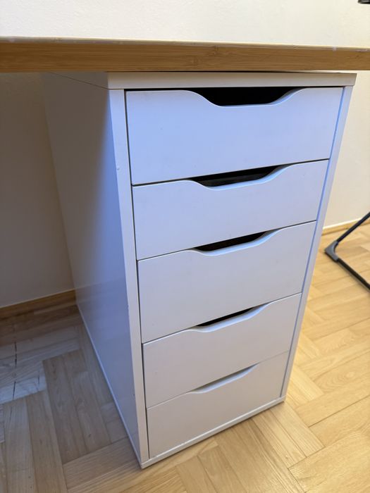 biurko ikea białe drewniane z szafką