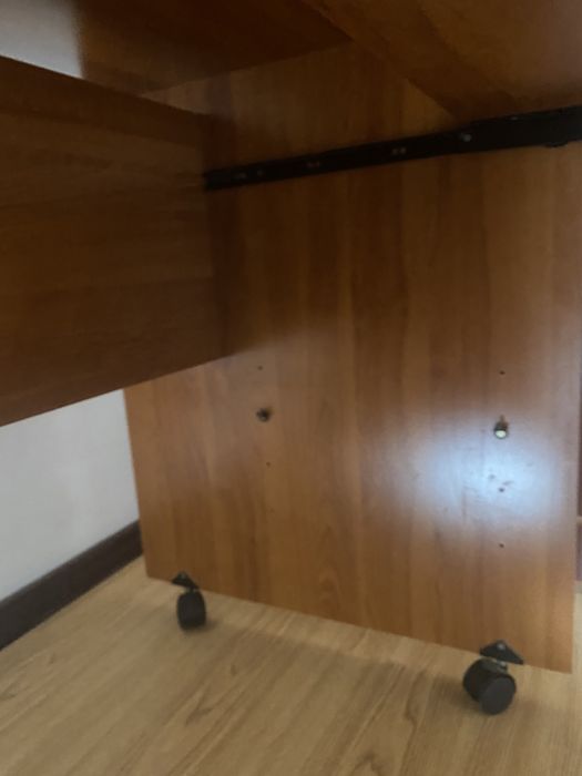 Secretária com rodas