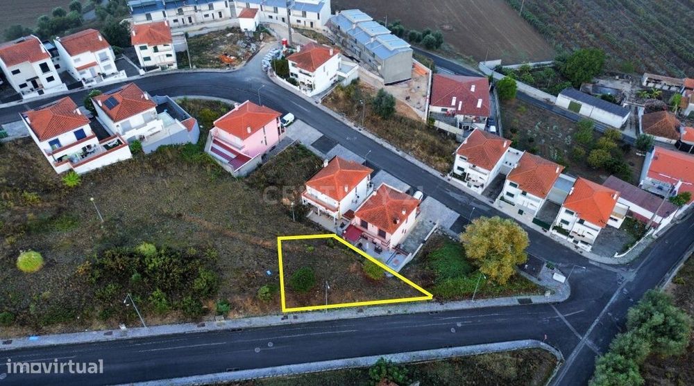 Excelente Terreno Urbano Para Construção | Batalha - Leiria — Batalha, Leiria