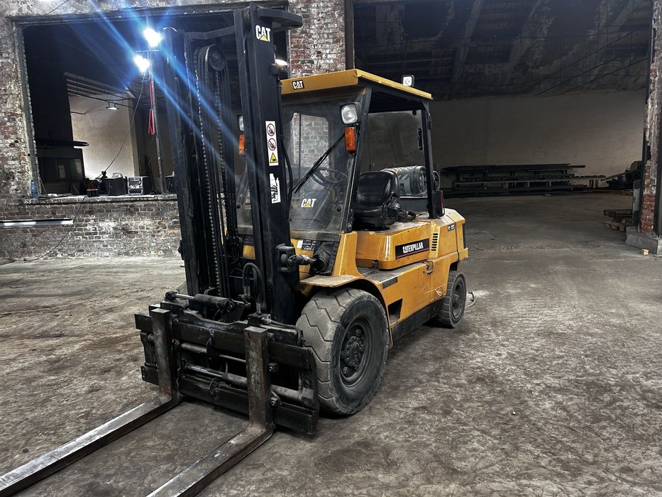 Wózek widłowy widlak Caterpillar v6 5t p