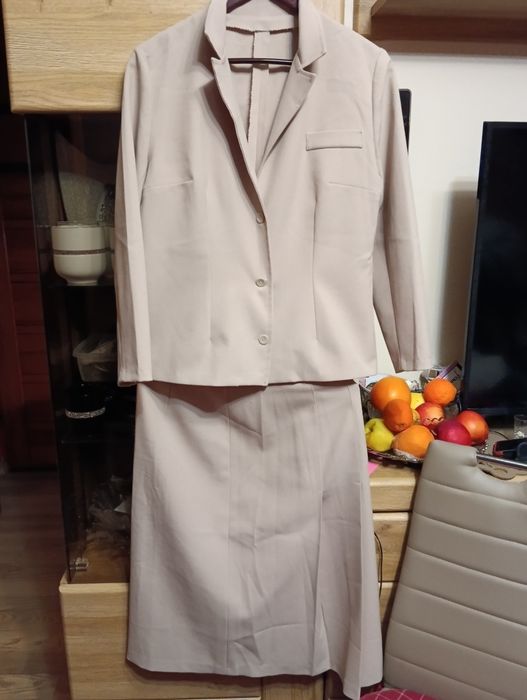 Piękna elegancka garsonka komplet M 40 38L